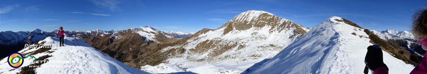 44 Sulla cresta innevata del Monte Arete con vista in Valegino .jpg